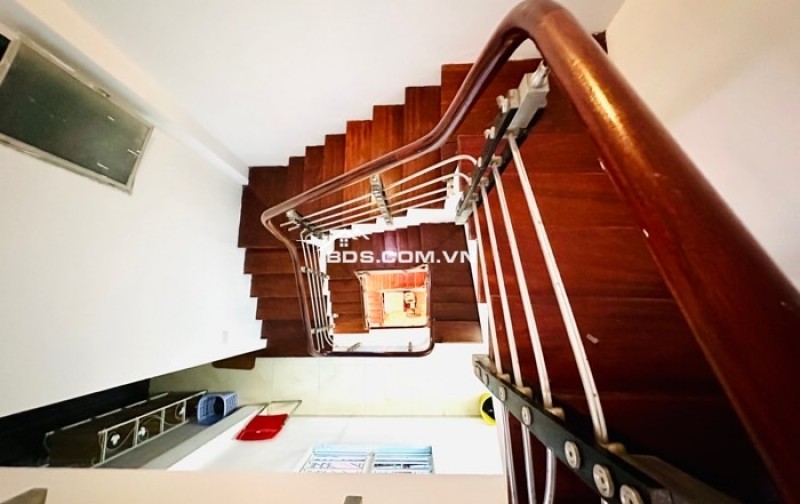 Tôn Thất Tùng: Nhà 5 tầng, căn góc, nội thất đẹp sẵn ở, 1phút ra phố, an ninh cao, 40m2, 9.5tỷ